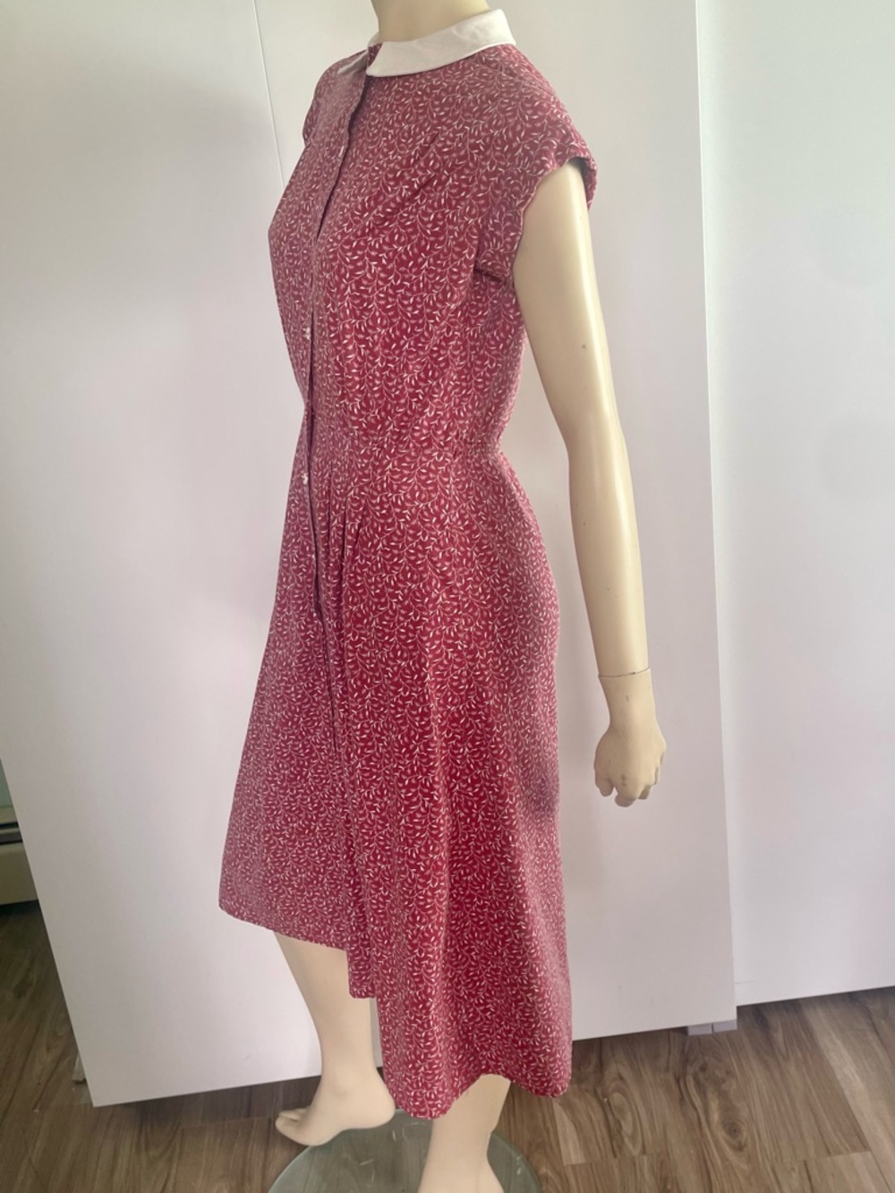 1980s Button-Front Midi Floral Dress with White Collar - Picture 10 of 11